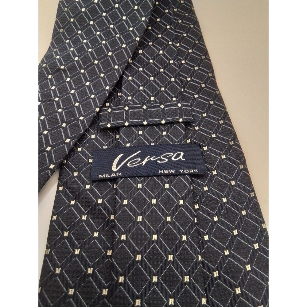 MEN'S VERSA COLLECTION SILK BLUE TIE. NEW!